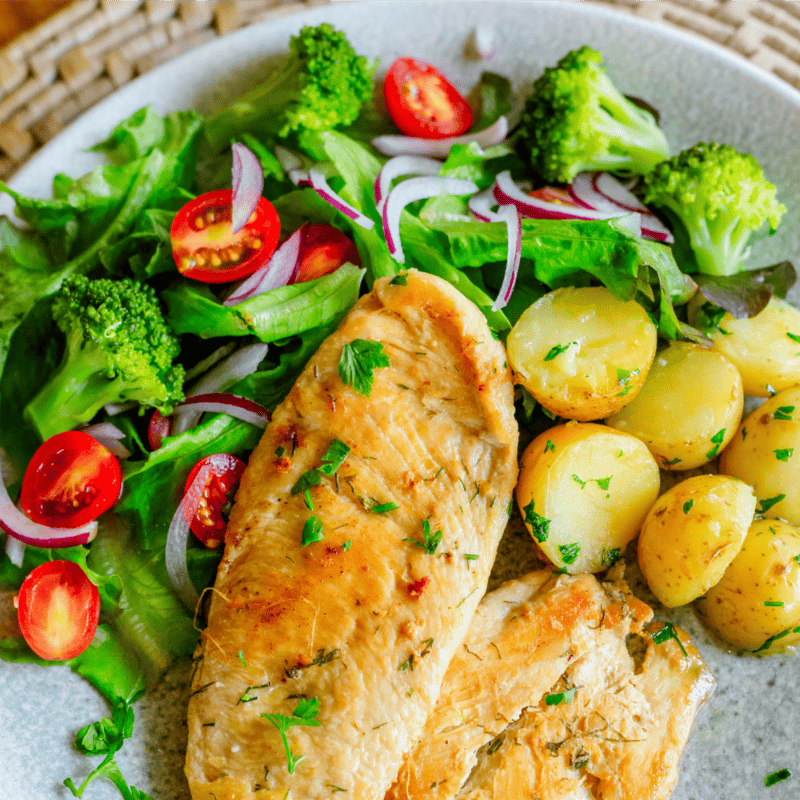 Peito de Frango com Salada