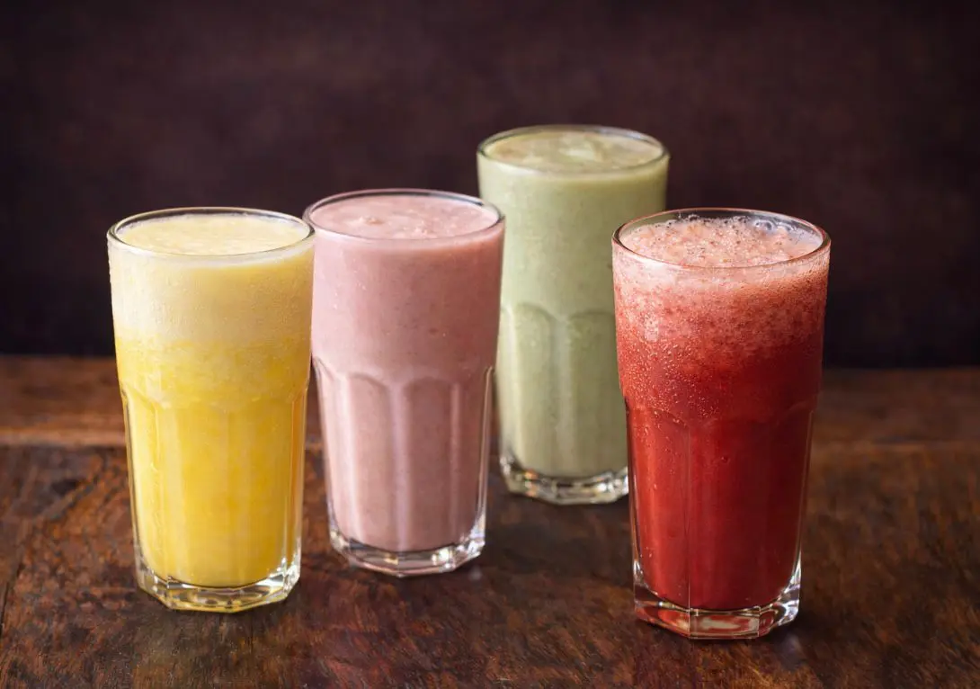 SUCOS, SMOOTHIES E VITAMINAS