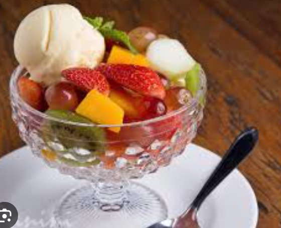 SALADA DE FRUTAS COM SORVETE 