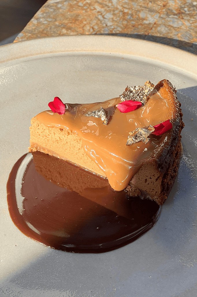 Cheesecake de Doce de Leite e Calda de Chocolate 
