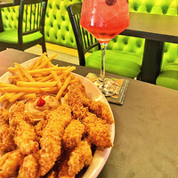 PORÇÃO DE ISCA DE FRANGO COM FRITAS