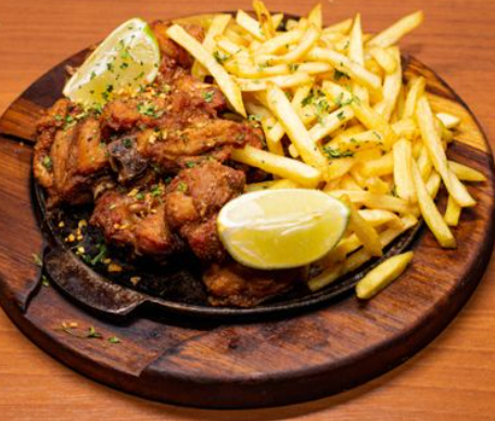 FRANGO A PASSARINHO COM FRITAS 