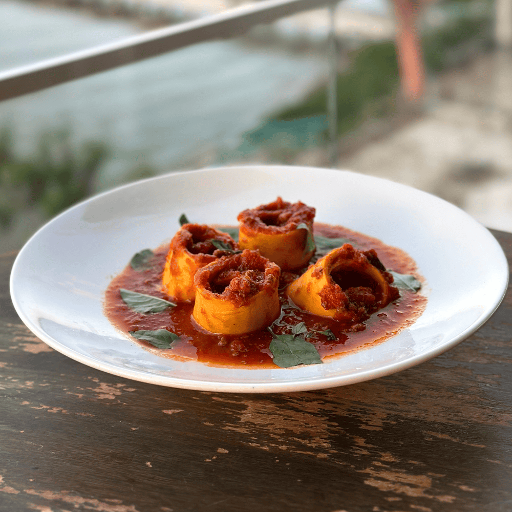 RONDELLI PRESUNTO E QUEIJO AO MOLHO À BOLONHESA